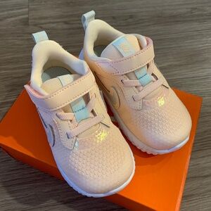NIKE Toddler Girls Shoes 7C BRAND NEW IN BOX